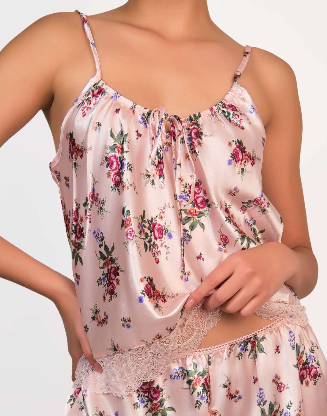 Isla & Evie Satin Cami MED / Floral Print