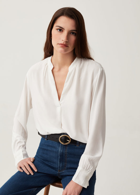 Sustainable viscose blouse with V neck