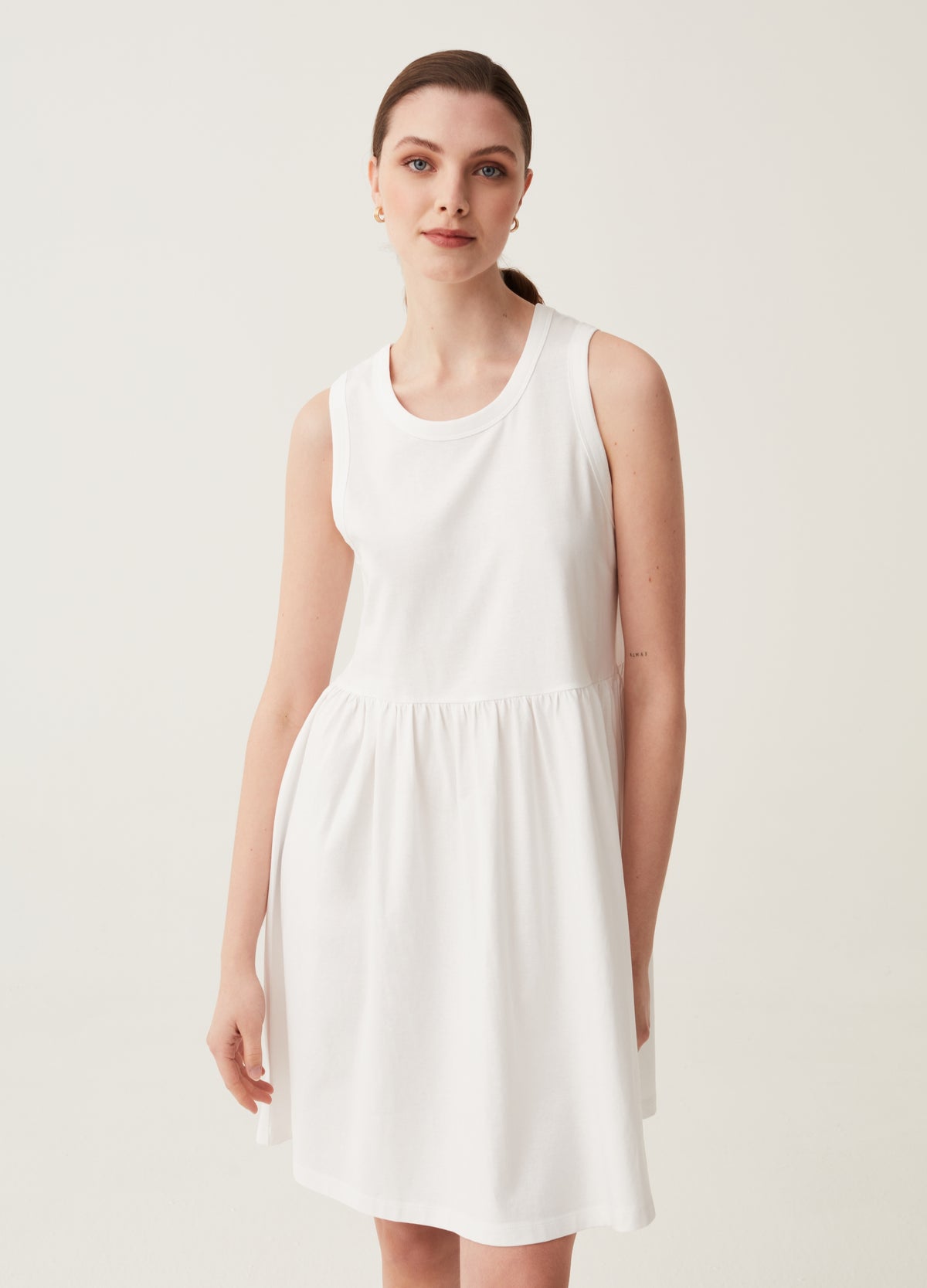 Short sleeveless dress in cotton