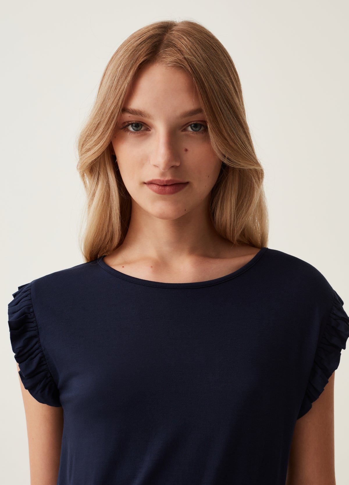 Sleeveless T-shirt with frills