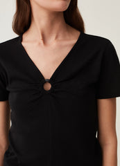 T-shirt with V-neck and ring