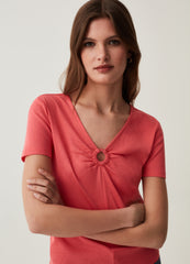 T-shirt with V-neck and ring