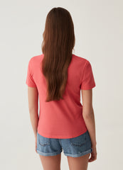 T-shirt with V-neck and ring