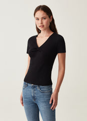 T-shirt with V neck and knot