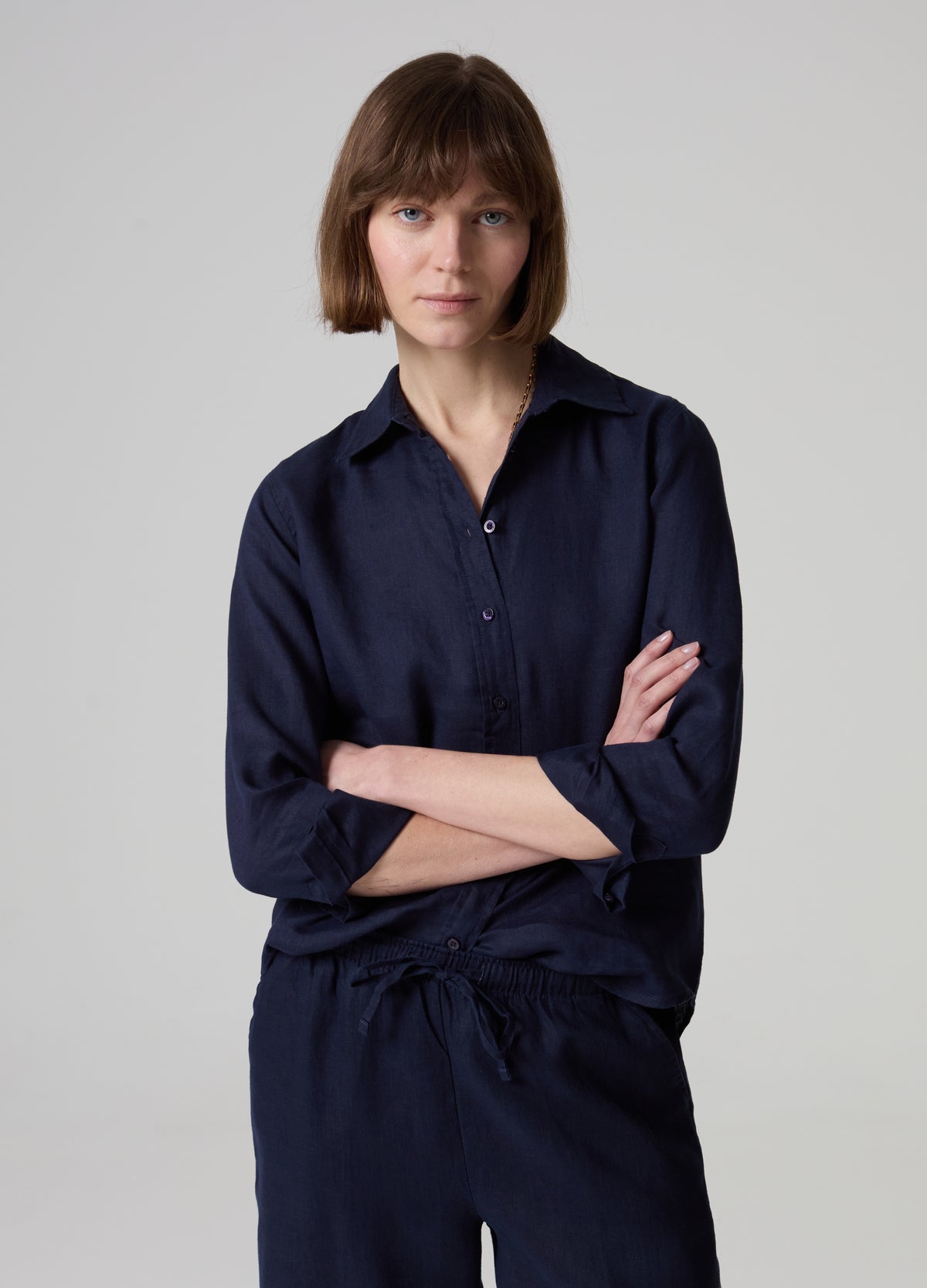 Relaxed-fit shirt in solid colour linen